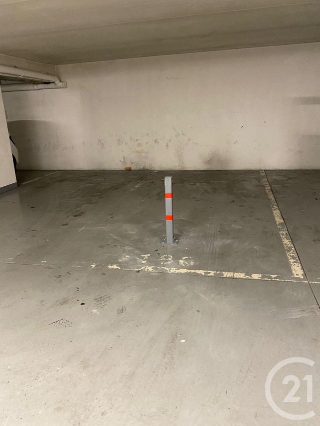 Parking à louer - 12 m2 - Courbevoie - 92 - ILE-DE-FRANCE